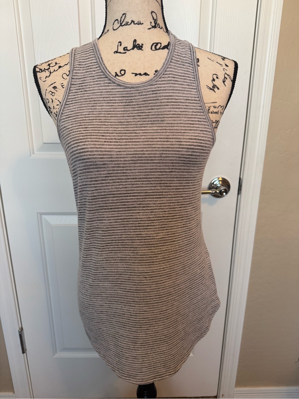Banana Republic Women’s Gray And White Striped Tank Top Size Small